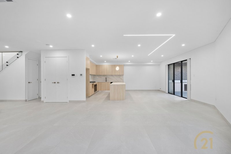 Photo - 102A Polding Street, Smithfield NSW 2164 - Image 2