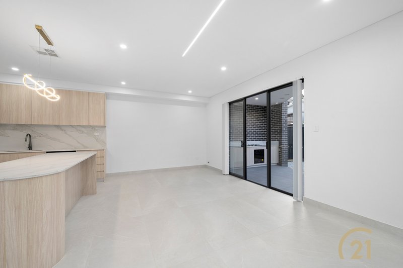 Photo - 102A Polding Street, Smithfield NSW 2164 - Image 3