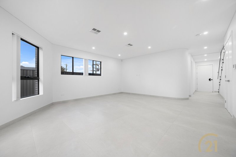 Photo - 102A Polding Street, Smithfield NSW 2164 - Image 4