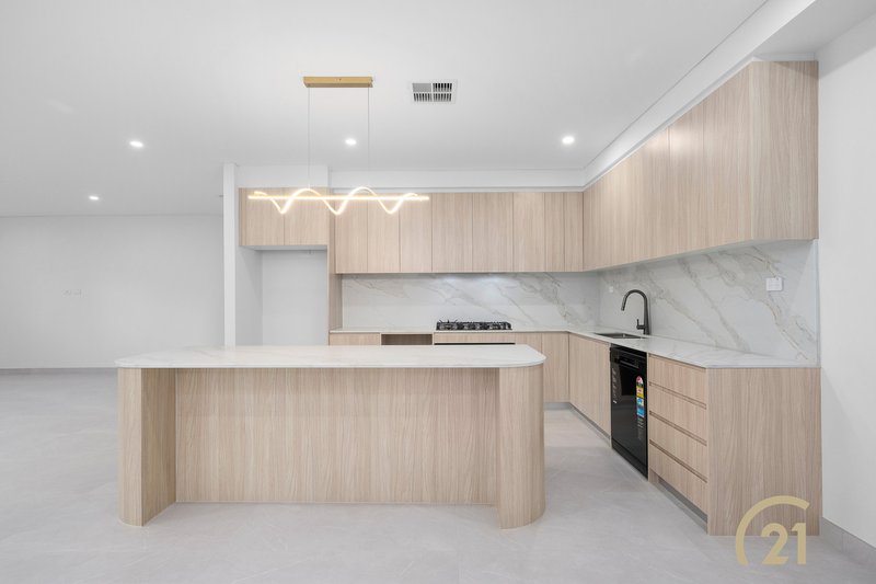 Photo - 102A Polding Street, Smithfield NSW 2164 - Image 5