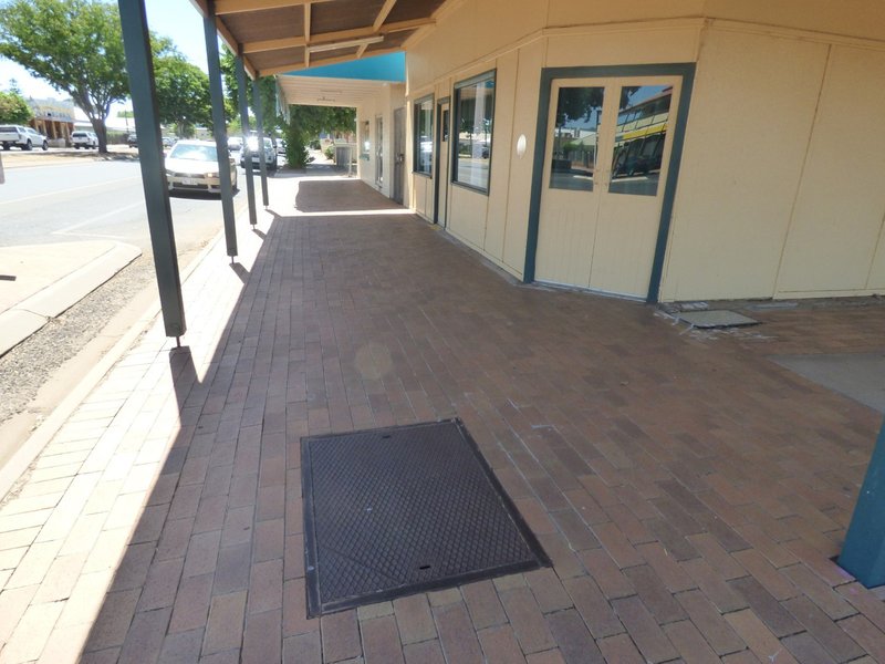 Photo - 102A Victoria Street, St George QLD 4487 - Image 2