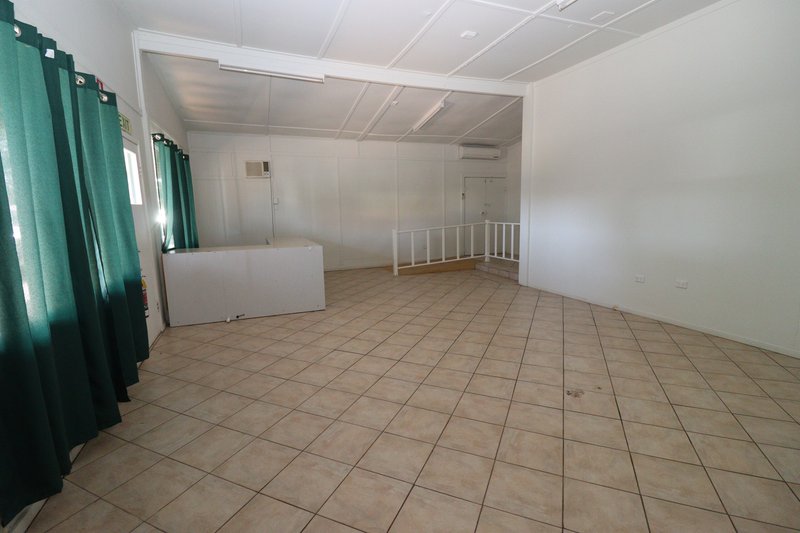 Photo - 102A Victoria Street, St George QLD 4487 - Image 4