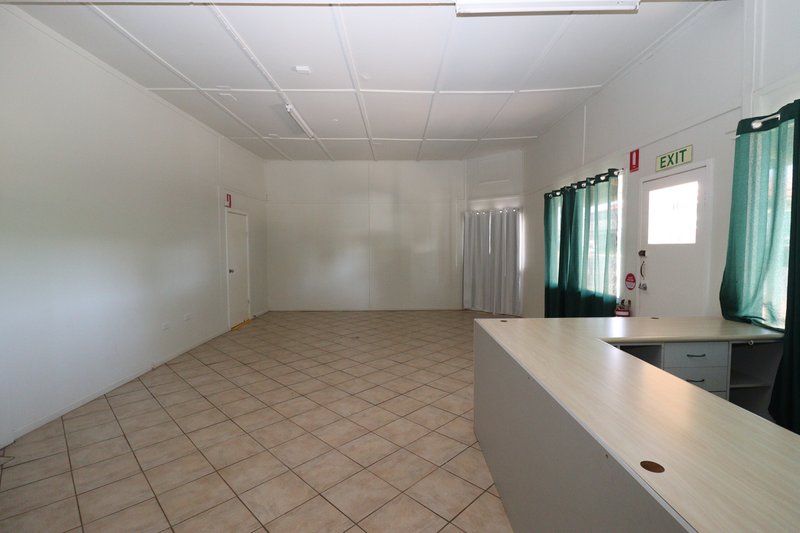 Photo - 102A Victoria Street, St George QLD 4487 - Image 6