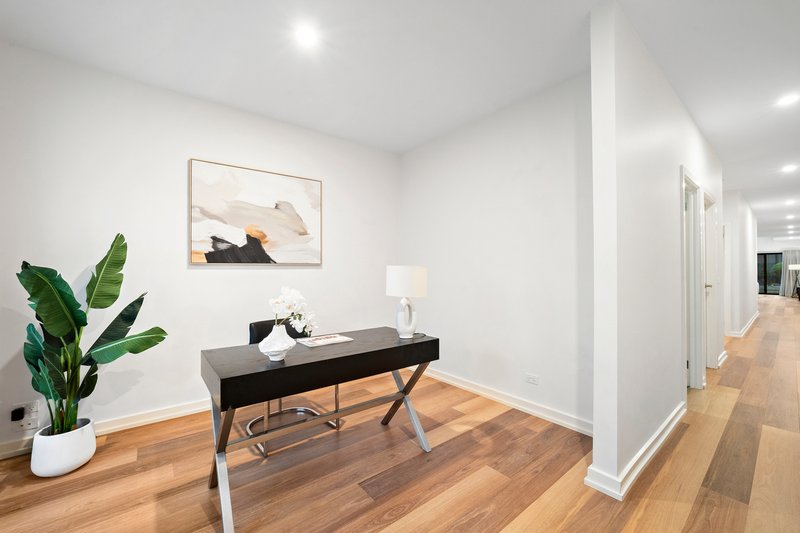Photo - 102b Stud Road, Wantirna VIC 3152 - Image 5