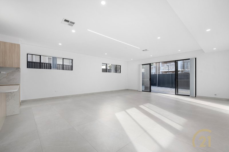 Photo - 102C Polding Street, Smithfield NSW 2164 - Image 3
