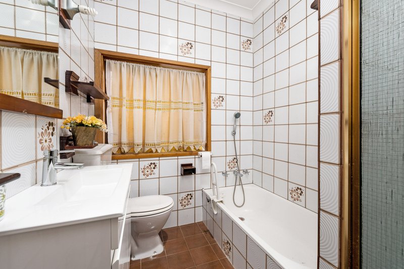 Photo - 103 Flinders Road, Georges Hall NSW 2198 - Image 9