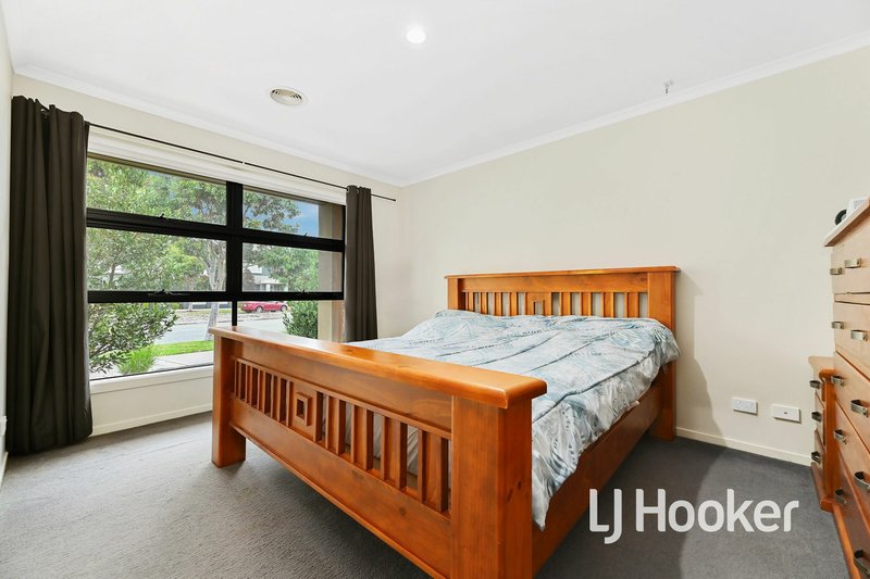 Photo - 103 Henry Road, Pakenham VIC 3810 - Image 4