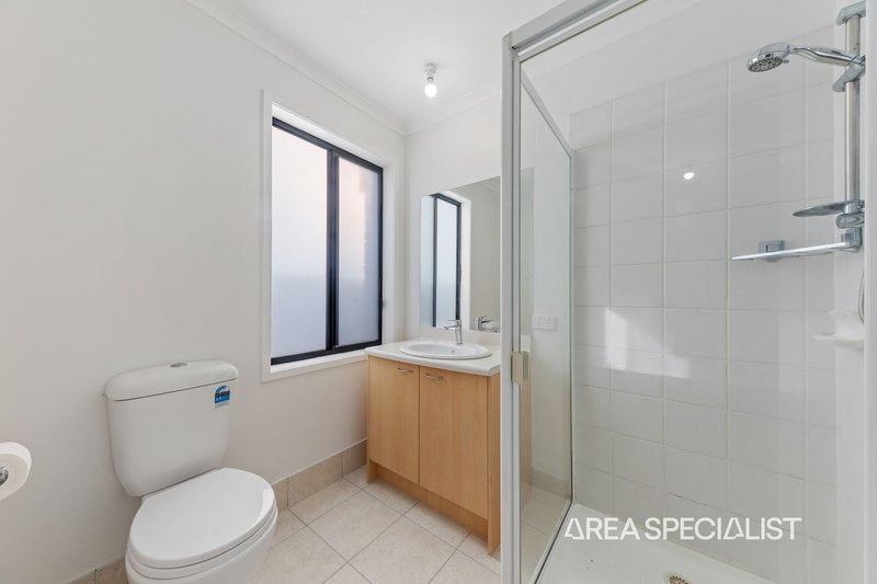 Photo - 103 Oaklands Way, Pakenham VIC 3810 - Image 6