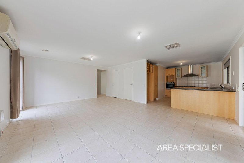 Photo - 103 Oaklands Way, Pakenham VIC 3810 - Image 9