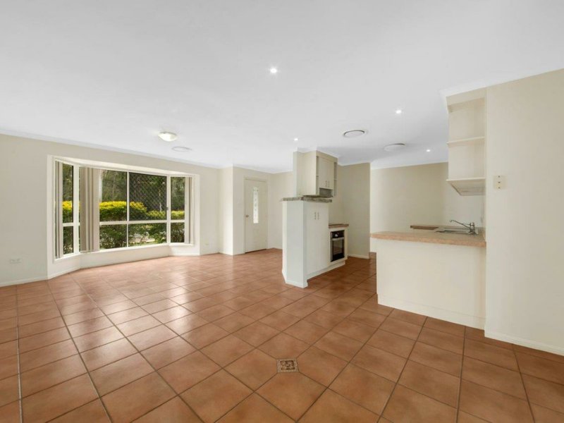 Photo - 103 The Oaks Road, Tannum Sands QLD 4680 - Image 2