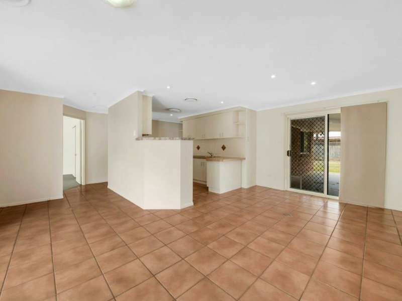 Photo - 103 The Oaks Road, Tannum Sands QLD 4680 - Image 3