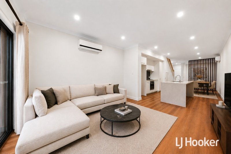 Photo - 103 Waterhaven Boulevard, Point Cook VIC 3030 - Image 4