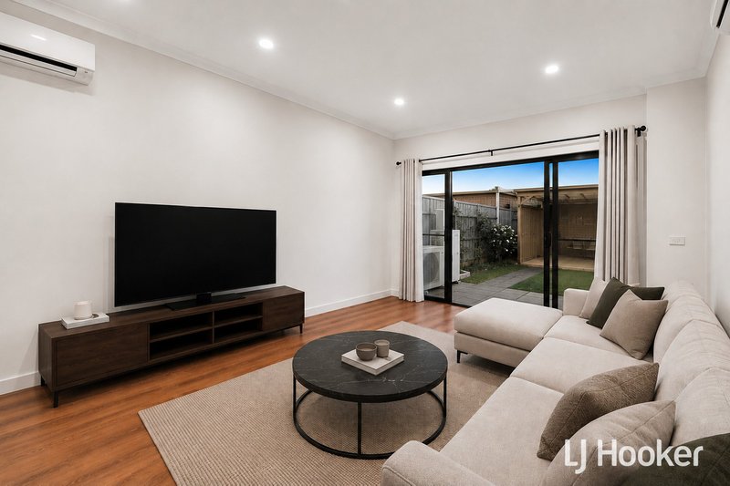 Photo - 103 Waterhaven Boulevard, Point Cook VIC 3030 - Image 5