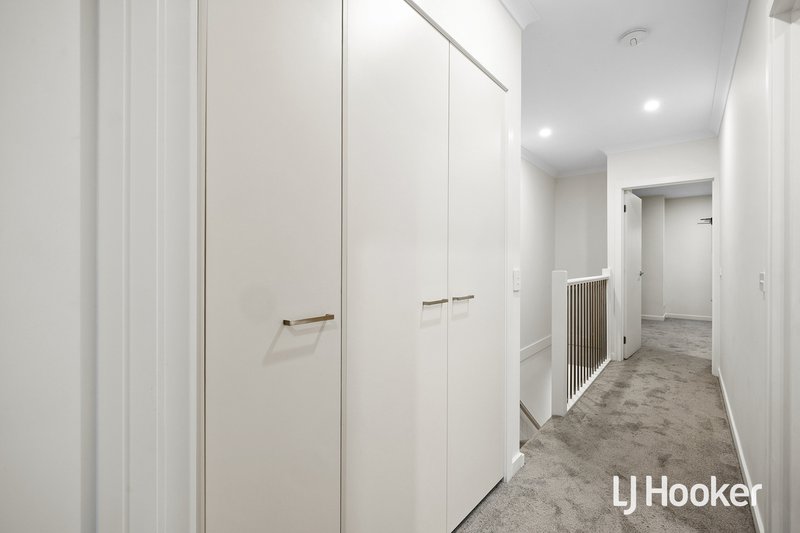 Photo - 103 Waterhaven Boulevard, Point Cook VIC 3030 - Image 10