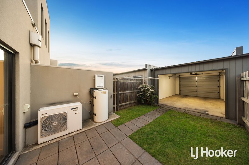 Photo - 103 Waterhaven Boulevard, Point Cook VIC 3030 - Image 12