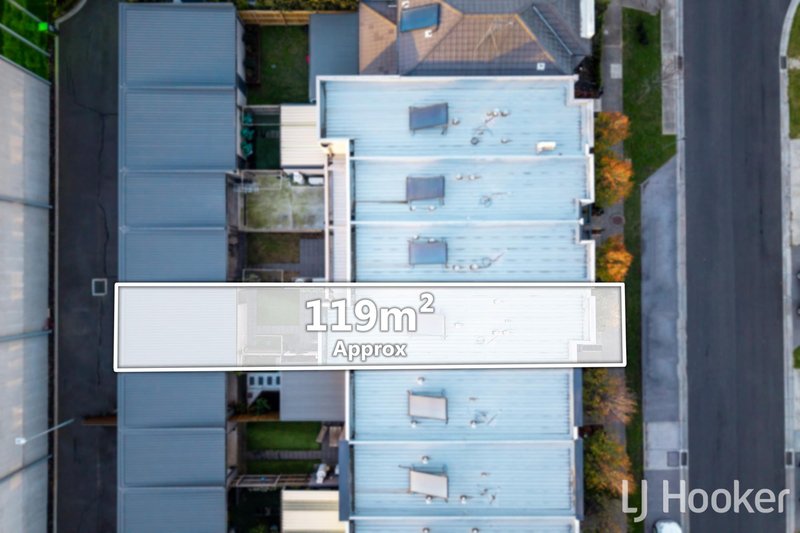 Photo - 103 Waterhaven Boulevard, Point Cook VIC 3030 - Image 13