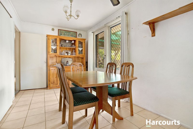 Photo - 103 Winmalee Drive, Glen Waverley VIC 3150 - Image 3