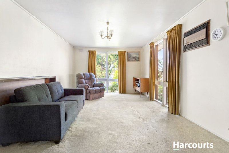 Photo - 103 Winmalee Drive, Glen Waverley VIC 3150 - Image 5