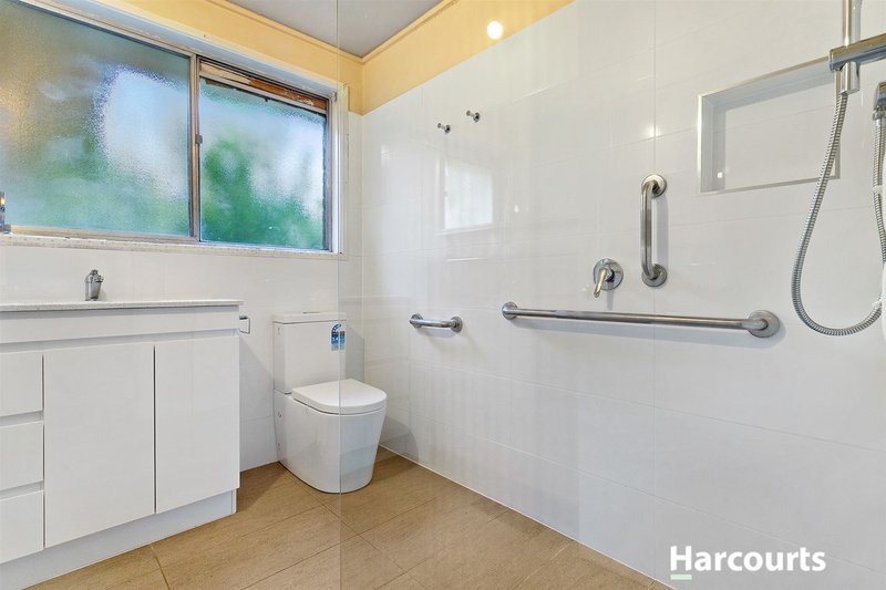 Photo - 103 Winmalee Drive, Glen Waverley VIC 3150 - Image 6