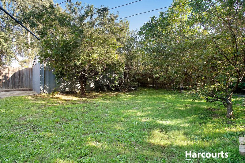 Photo - 103 Winmalee Drive, Glen Waverley VIC 3150 - Image 8