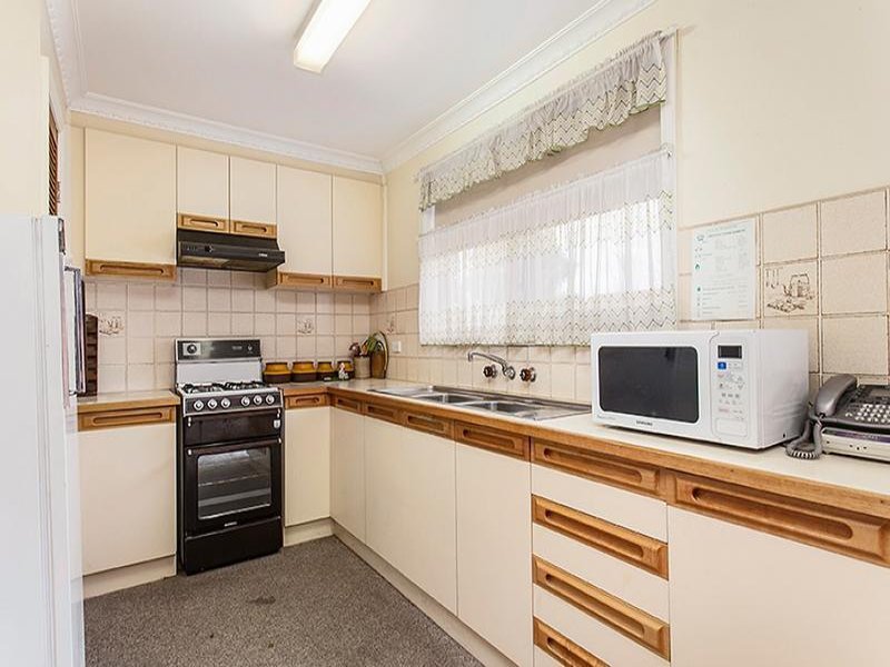Photo - 10/31-33 Deutgam Street, Werribee VIC 3030 - Image 3