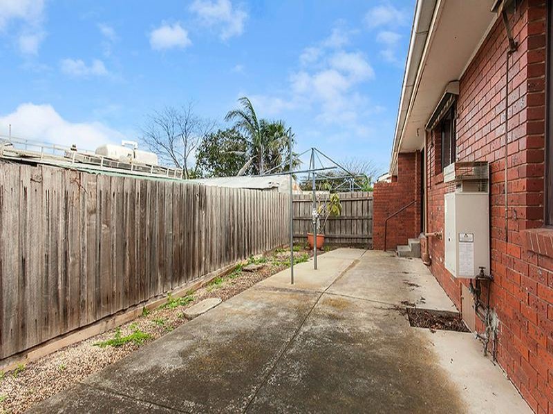 Photo - 10/31-33 Deutgam Street, Werribee VIC 3030 - Image 10