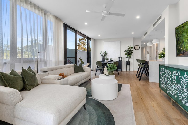 Photo - 103/1 Waterfront Place, Robina QLD 4226 - Image 3