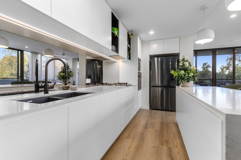 Photo - 103/1 Waterfront Place, Robina QLD 4226 - Image 6