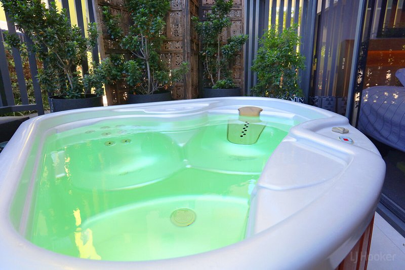 Photo - 103/110-112 Frank Street, Labrador QLD 4215 - Image 2