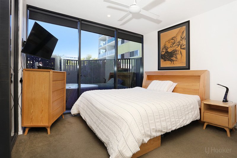 Photo - 103/110-112 Frank Street, Labrador QLD 4215 - Image 5