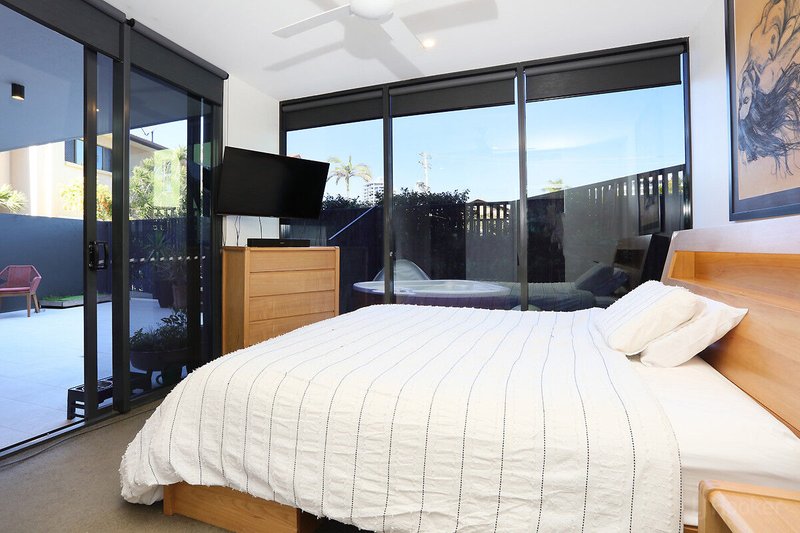 Photo - 103/110-112 Frank Street, Labrador QLD 4215 - Image 6