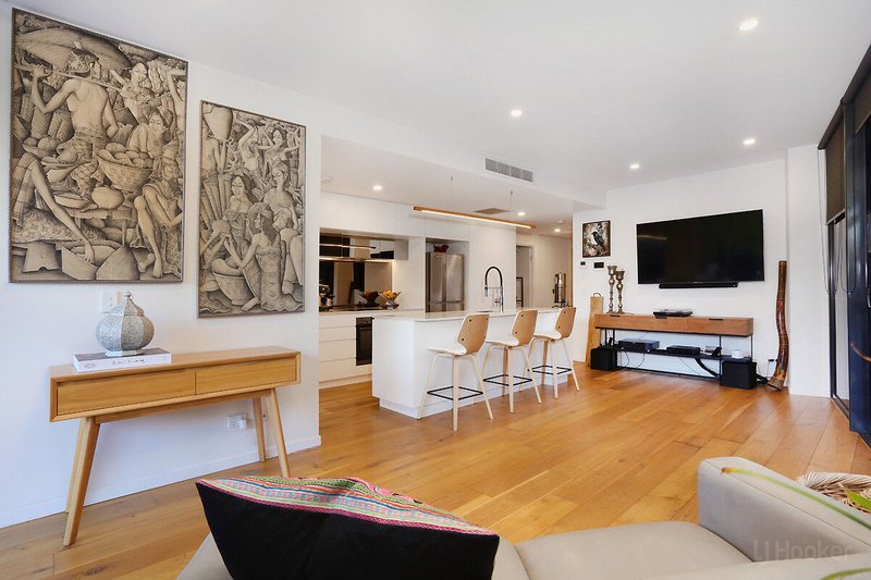 Photo - 103/110-112 Frank Street, Labrador QLD 4215 - Image 11