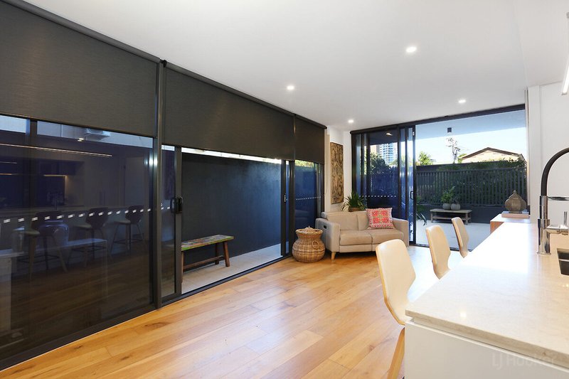 Photo - 103/110-112 Frank Street, Labrador QLD 4215 - Image 16