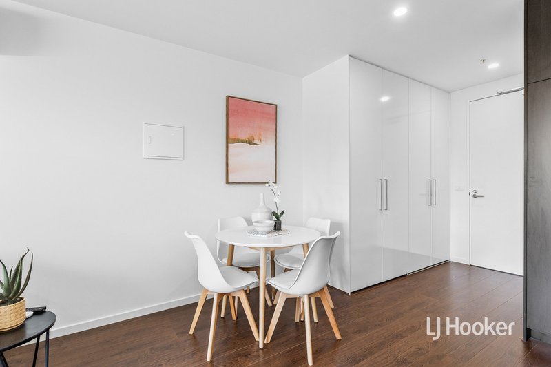 Photo - 103/18 Tribeca Drive, Point Cook VIC 3030 - Image 5