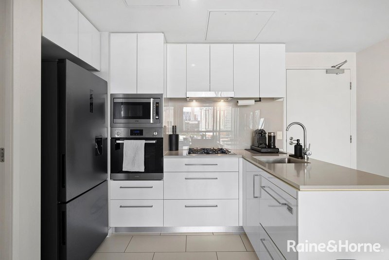 Photo - 1032/16 Hamilton Place, Bowen Hills QLD 4006 - Image 5