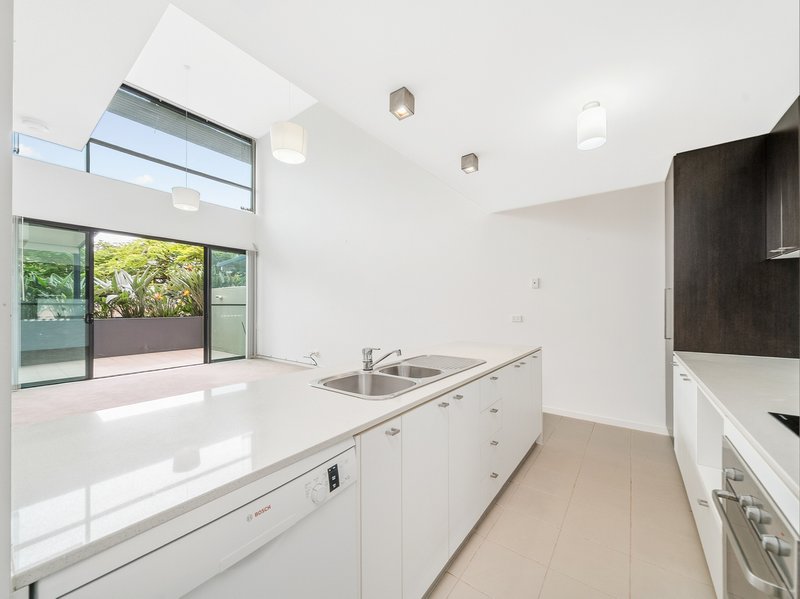 Photo - 103/25-33 Dix Street, Redcliffe QLD 4020 - Image 11