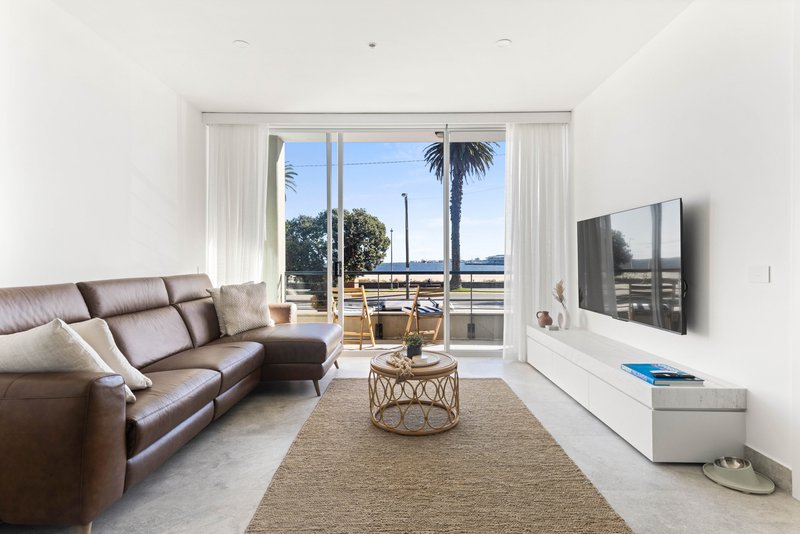 Photo - 103/62 Beach Street, Port Melbourne VIC 3207 - Image 2