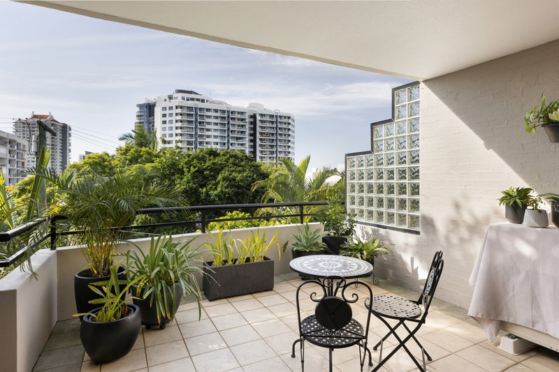 Photo - 10/39 Cairns Street, Kangaroo Point QLD 4169 - Image 3