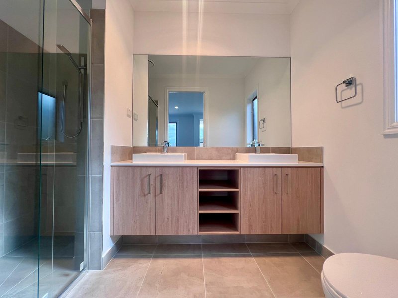 Photo - 104 Albert Drive, Melton South VIC 3338 - Image 5