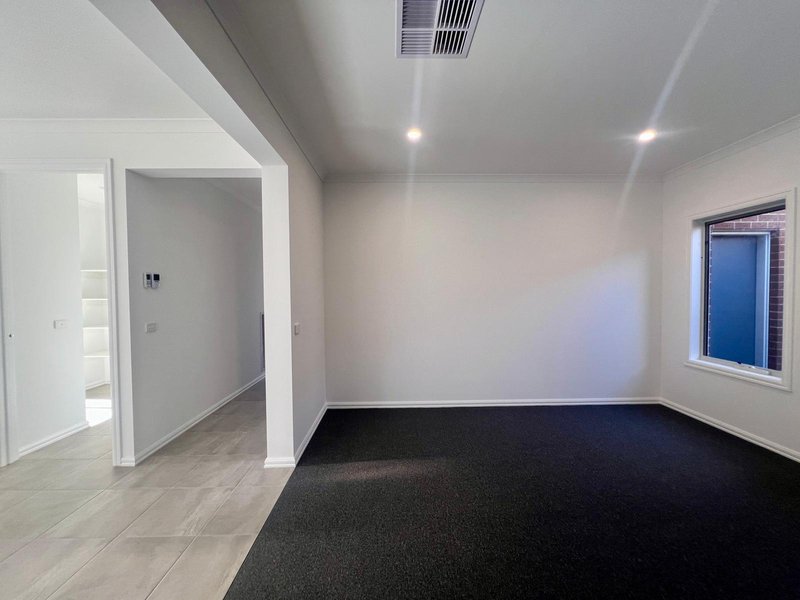 Photo - 104 Albert Drive, Melton South VIC 3338 - Image 6