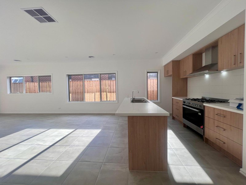 Photo - 104 Albert Drive, Melton South VIC 3338 - Image 7