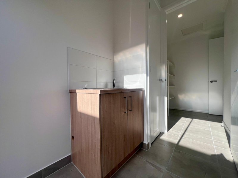 Photo - 104 Albert Drive, Melton South VIC 3338 - Image 11