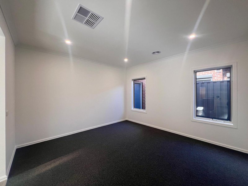 Photo - 104 Albert Drive, Melton South VIC 3338 - Image 12