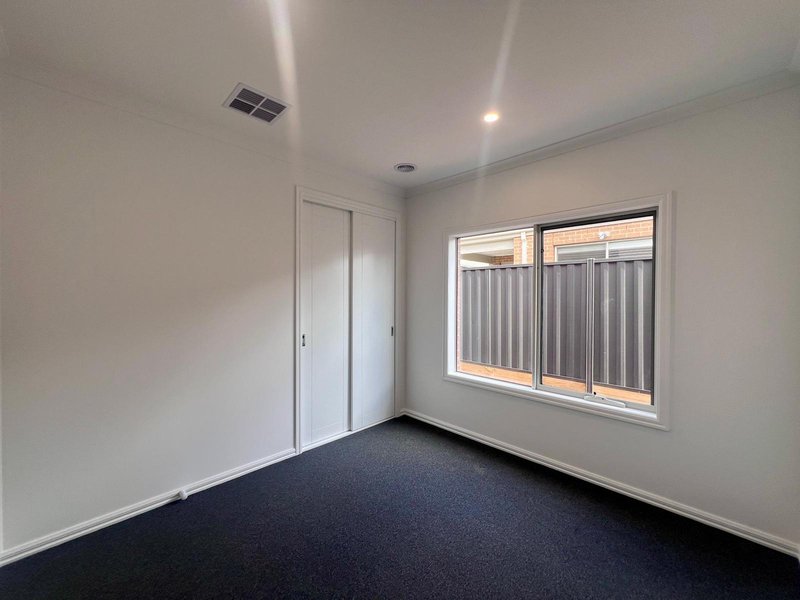 Photo - 104 Albert Drive, Melton South VIC 3338 - Image 17