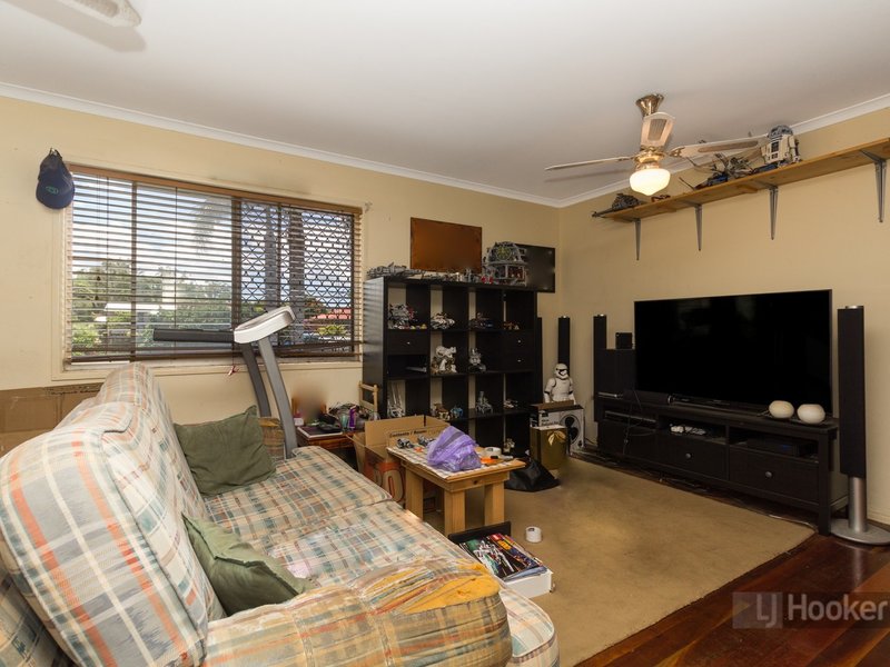 Photo - 104 Aquarius Drive, Kingston QLD 4114 - Image 2