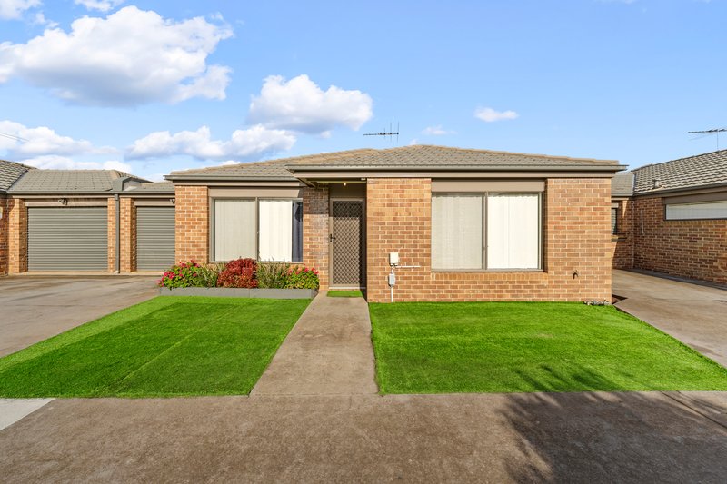 10/4 Austin Place, Melton South VIC 3338