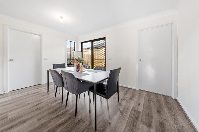 Photo - 10/4 Austin Place, Melton South VIC 3338 - Image 5