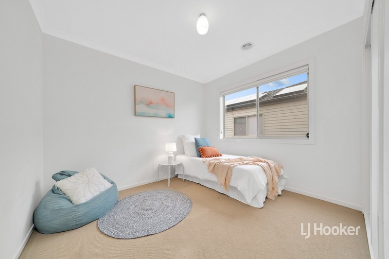 Photo - 104 Bondi Parade, Point Cook VIC 3030 - Image 14