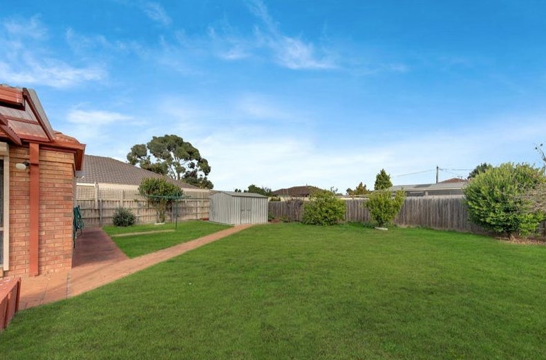 Photo - 104 Bridgewater Road, Craigieburn VIC 3064 - Image 9