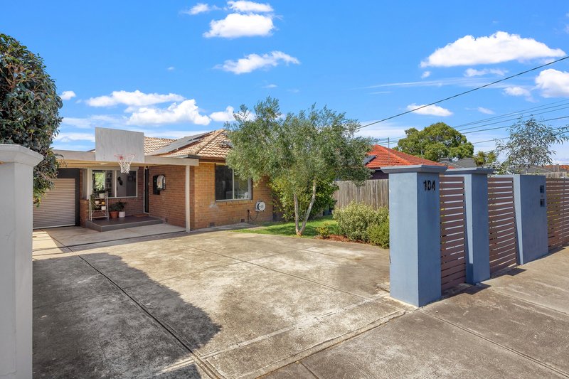 Photo - 104 Casey Drive, Lalor VIC 3075 - Image 2